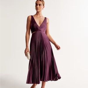 Giselle Pleated Maxi Dress Petite Abercrombie and Fitch